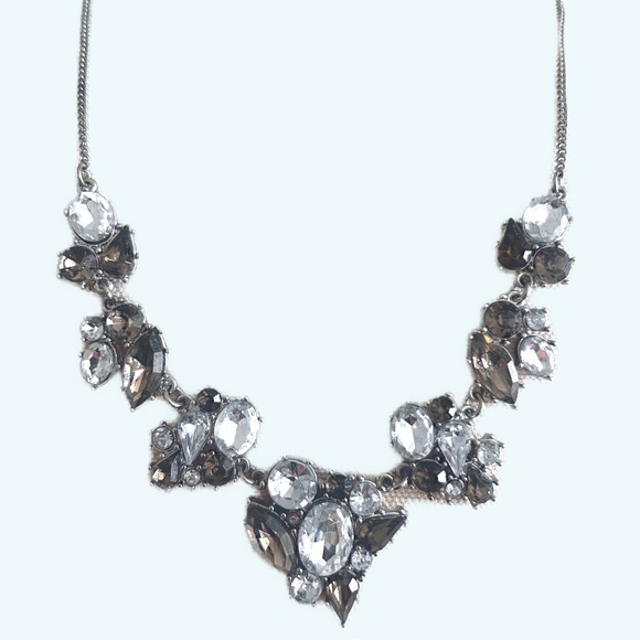 Jewelry - Vintage jewelled necklace